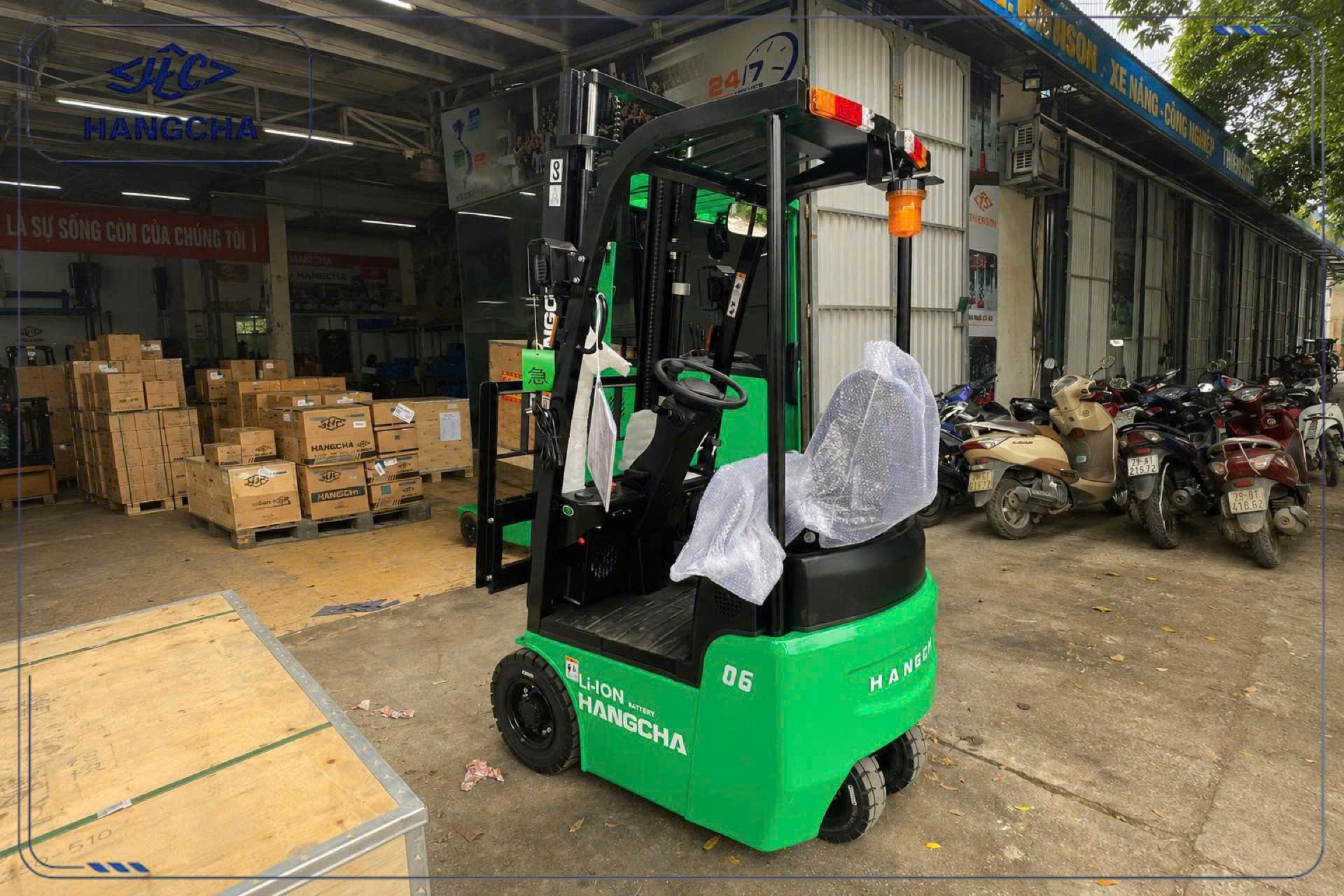 Xe nâng 3 bánh 600kg