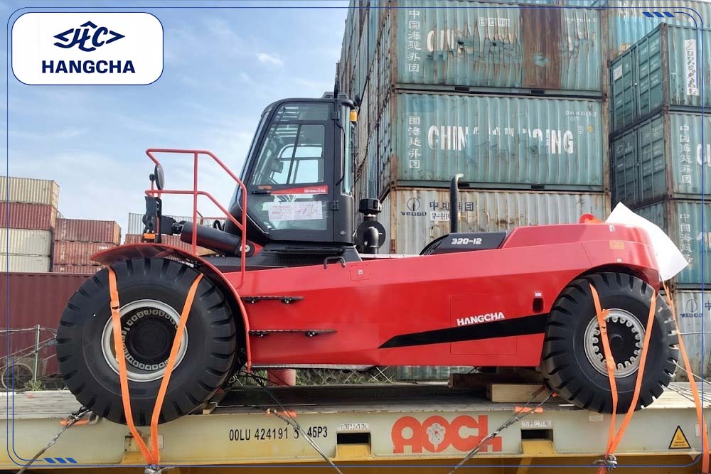 Xe nâng dầu 32 tấn bàn giao đến khách hàng