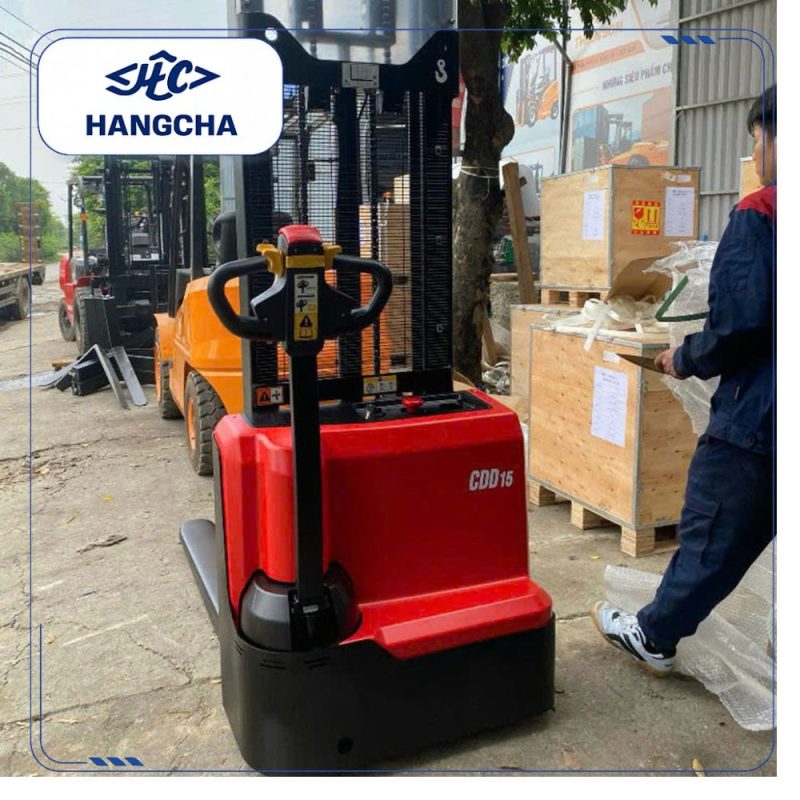 Xe nâng điện đứng lái 1.5 tấn